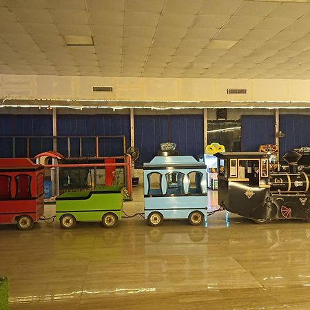 Hotel Krishna Fun Land Mathura Zewnętrze zdjęcie