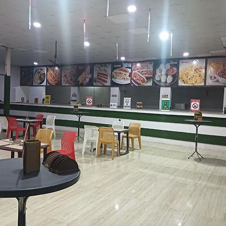 Hotel Krishna Fun Land Mathura Zewnętrze zdjęcie