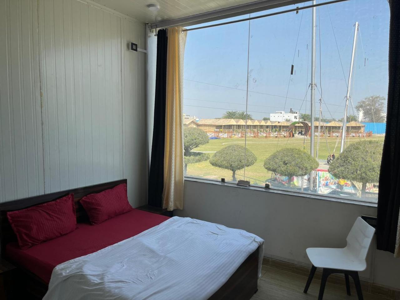 Hotel Krishna Fun Land Mathura Zewnętrze zdjęcie
