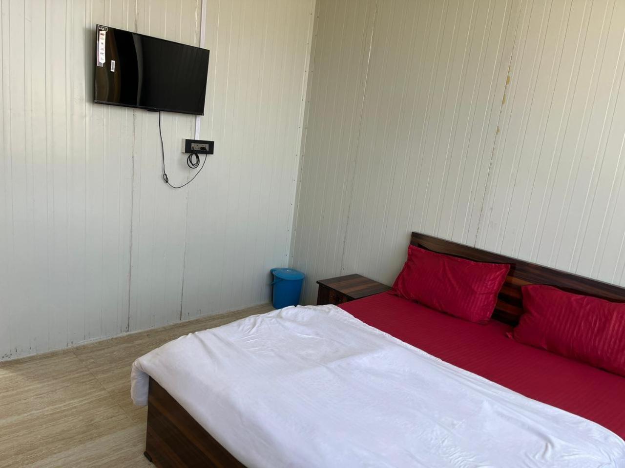 Hotel Krishna Fun Land Mathura Zewnętrze zdjęcie