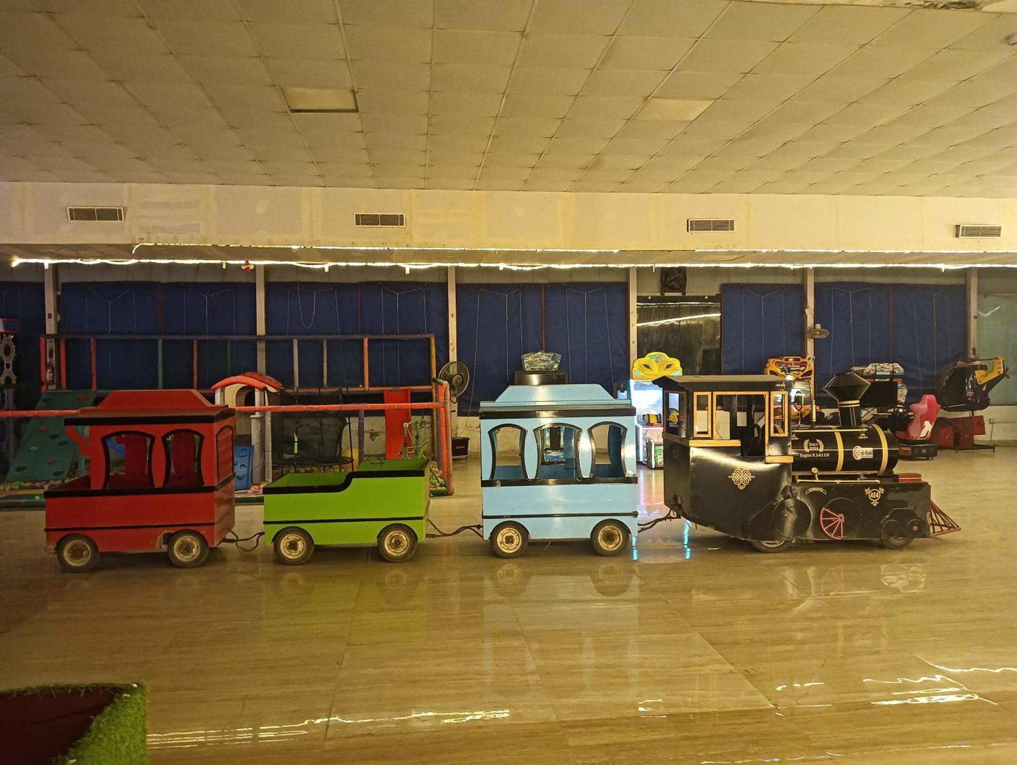Hotel Krishna Fun Land Mathura Zewnętrze zdjęcie