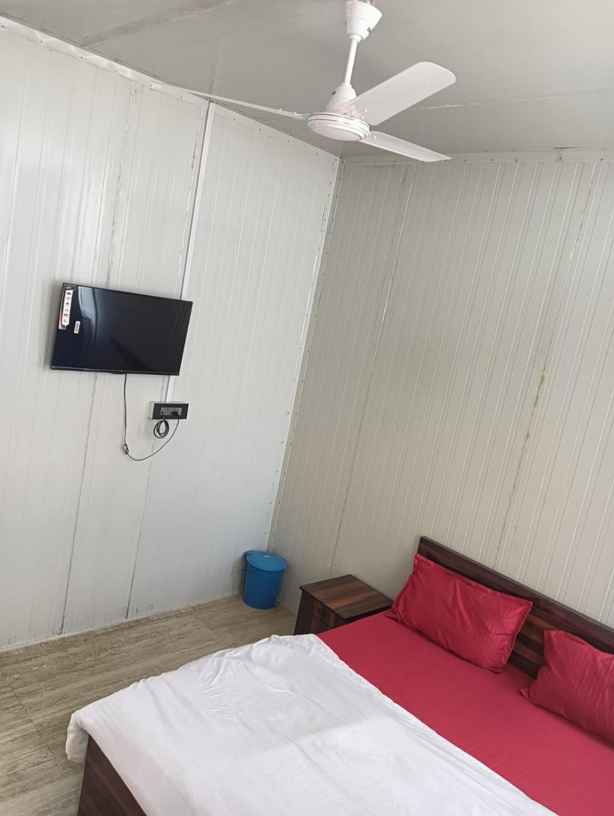 Hotel Krishna Fun Land Mathura Zewnętrze zdjęcie