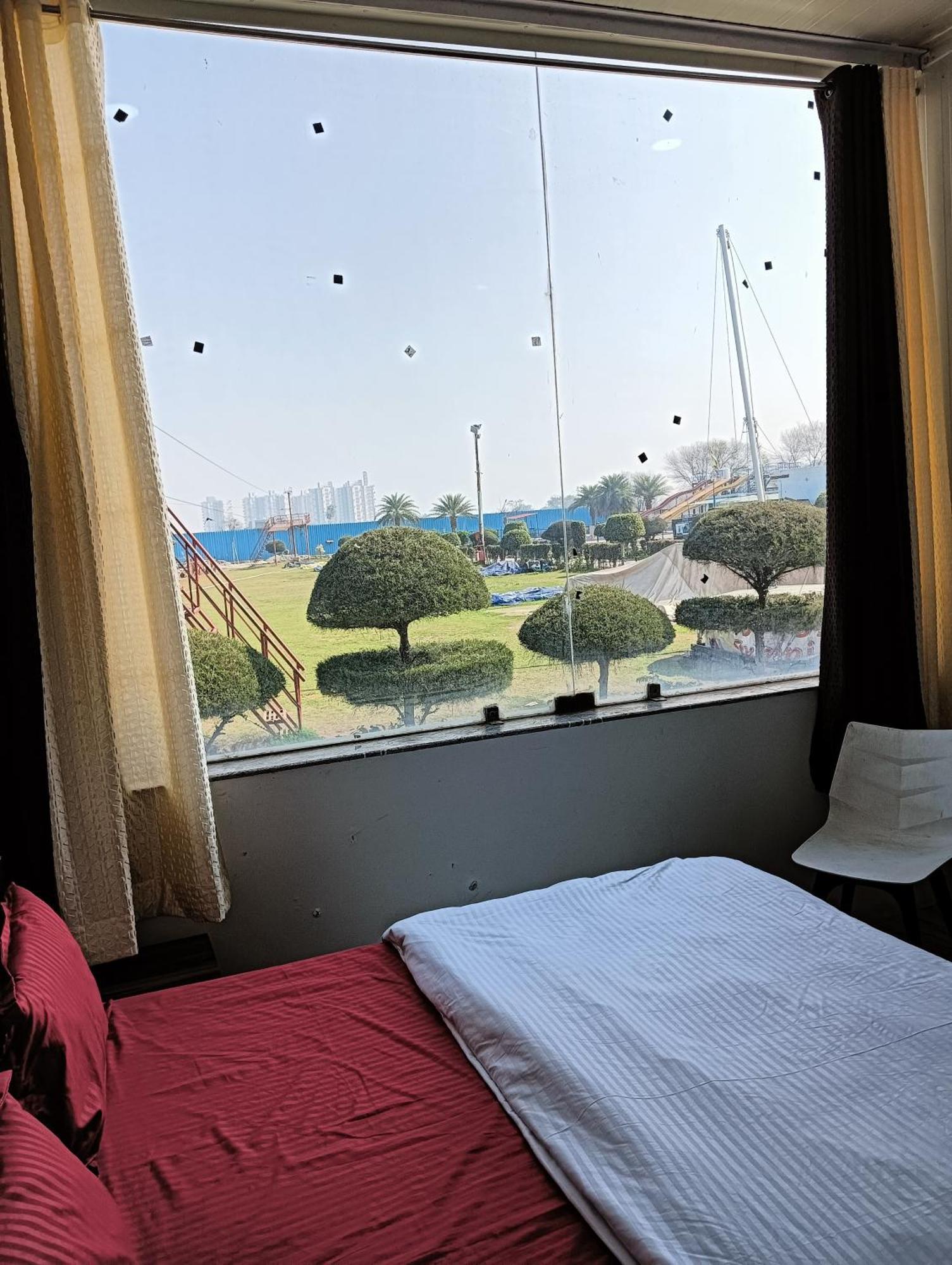 Hotel Krishna Fun Land Mathura Zewnętrze zdjęcie