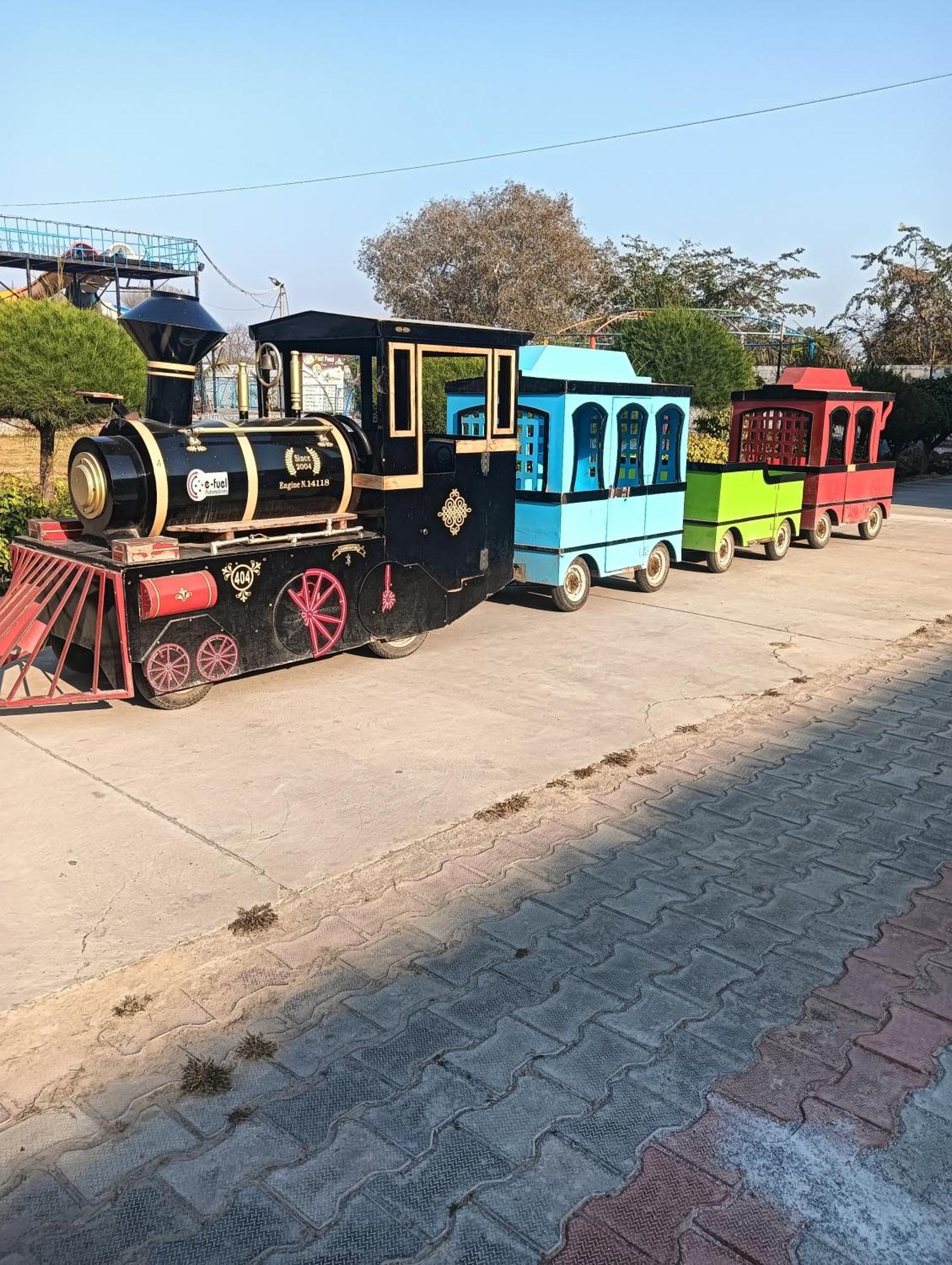 Hotel Krishna Fun Land Mathura Zewnętrze zdjęcie